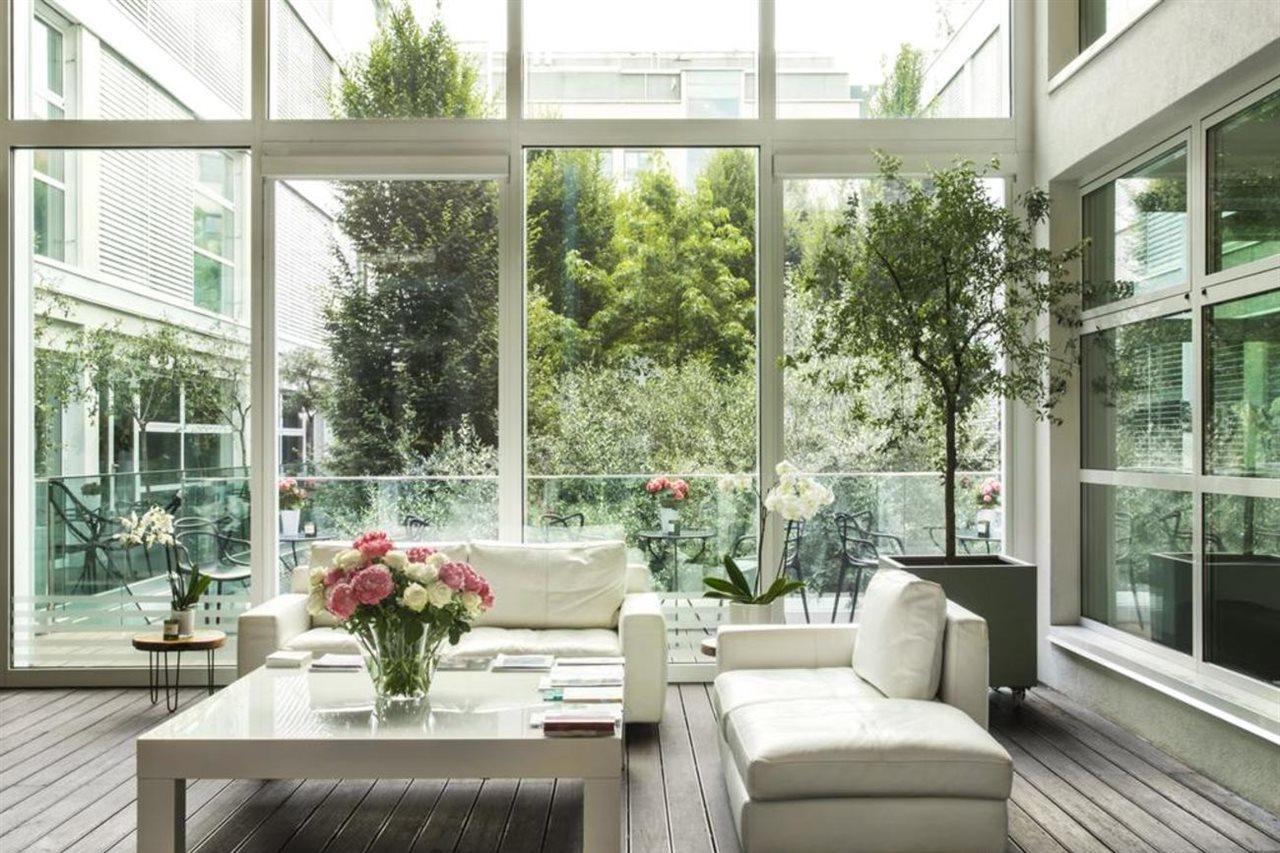 Magna Pars L'Hotel A Parfum, Small Luxury Hotels Of The World Milano Exteriör bild Interior of the house