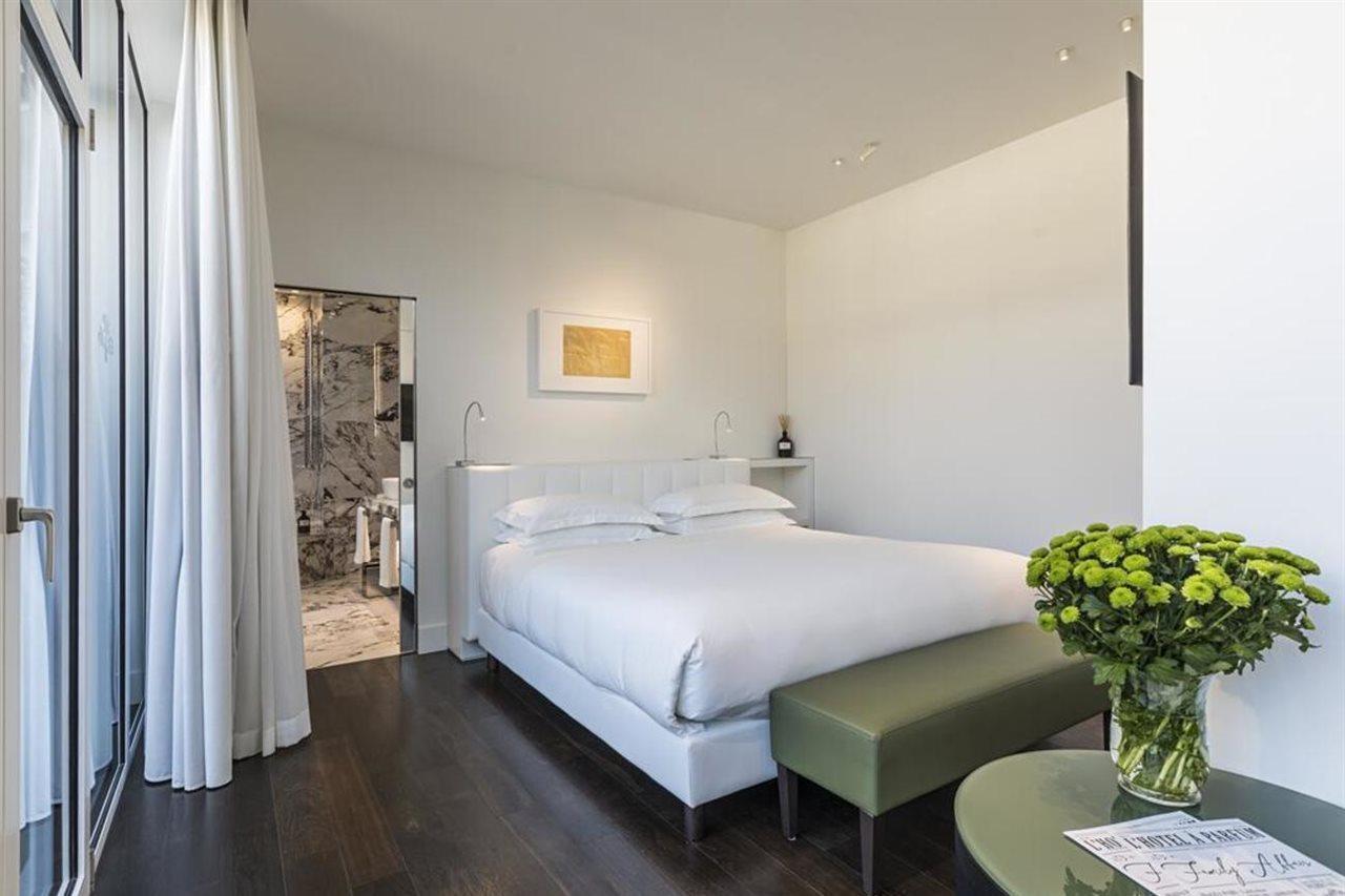 Magna Pars L'Hotel A Parfum, Small Luxury Hotels Of The World Milano Exteriör bild A room at the Hotel