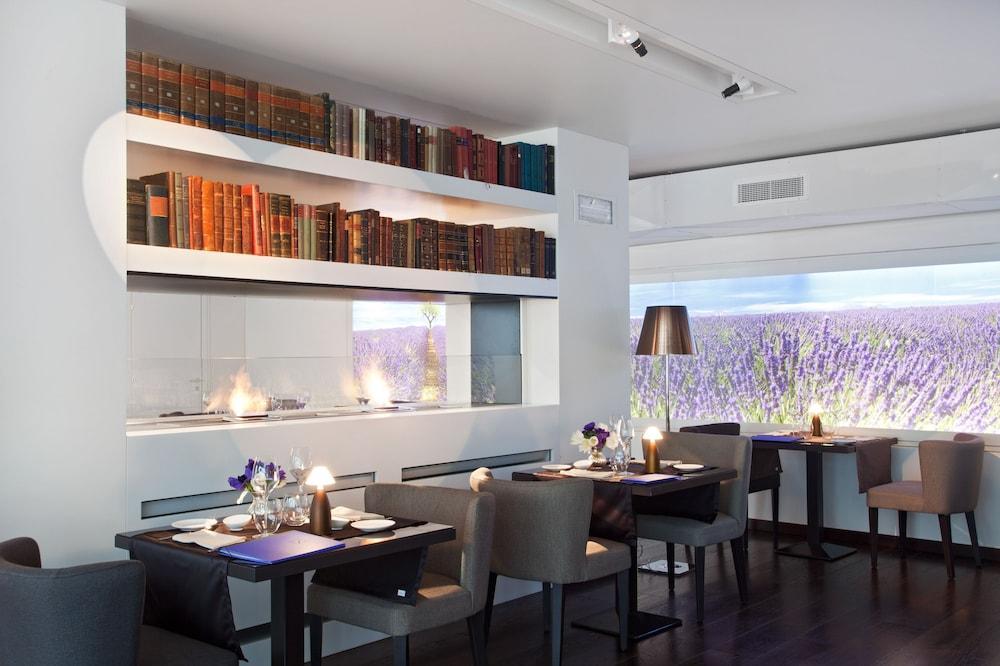 Magna Pars L'Hotel A Parfum, Small Luxury Hotels Of The World Milano Exteriör bild Interior of the restaurant