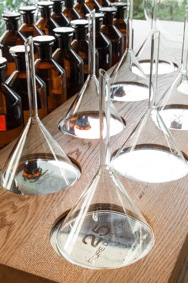 Magna Pars L'Hotel A Parfum, Small Luxury Hotels Of The World Milano Exteriör bild Tetrahedral pendula