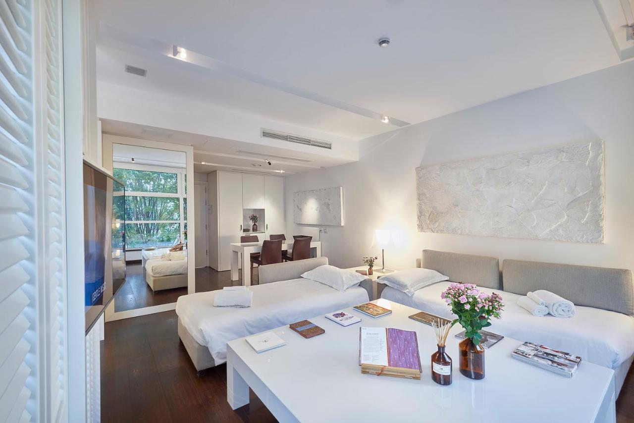 Magna Pars L'Hotel A Parfum, Small Luxury Hotels Of The World Milano Exteriör bild A room at the hotel