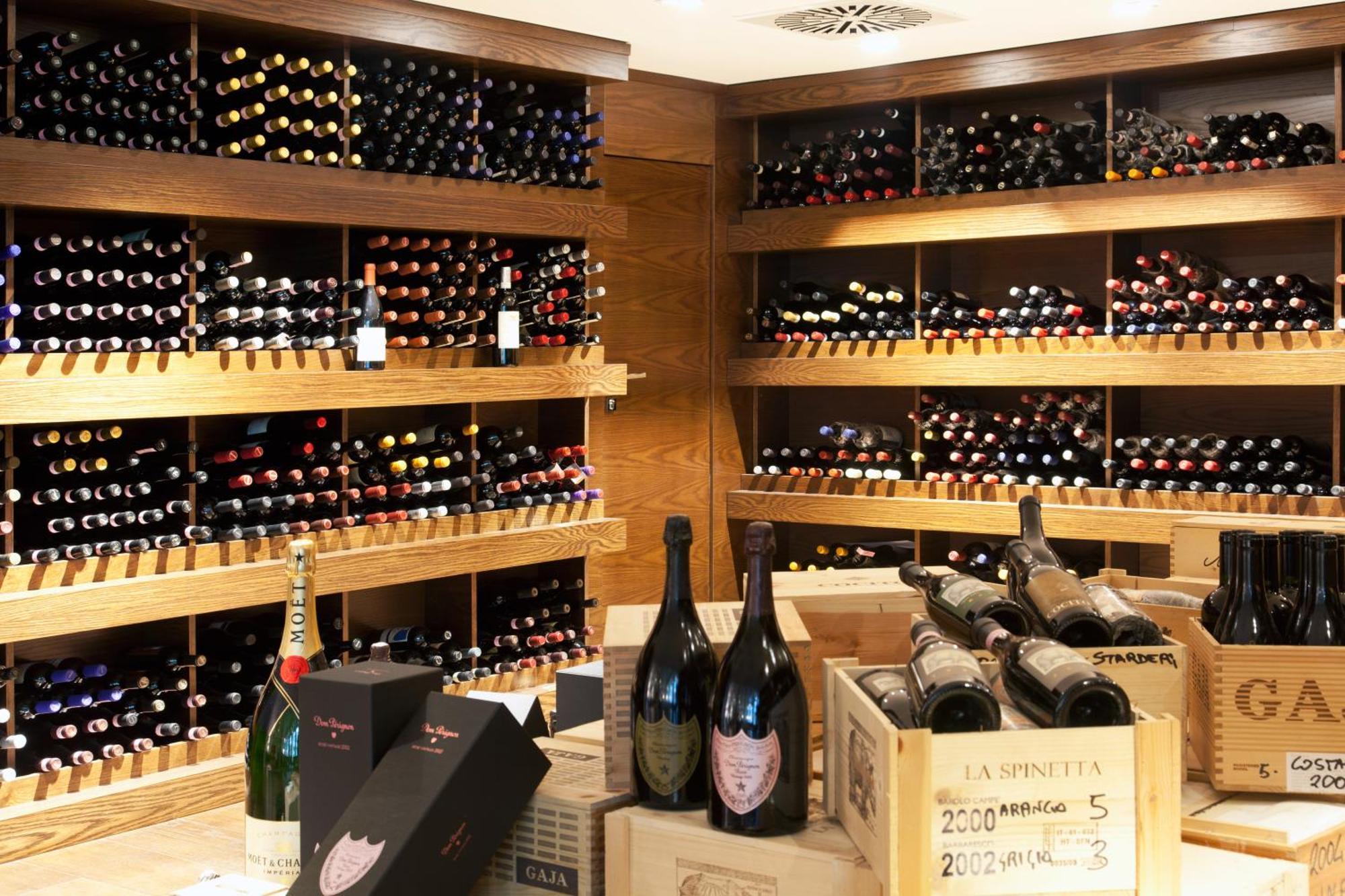Magna Pars L'Hotel A Parfum, Small Luxury Hotels Of The World Milano Exteriör bild Wine cellar