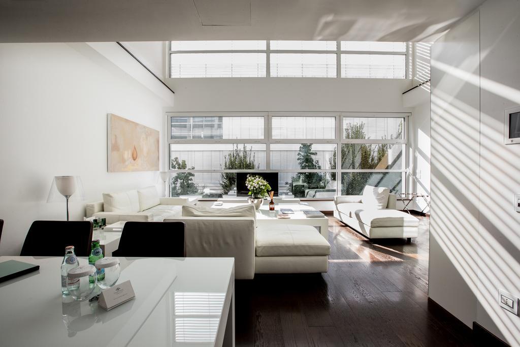 Magna Pars L'Hotel A Parfum, Small Luxury Hotels Of The World Milano Exteriör bild Interior of the house