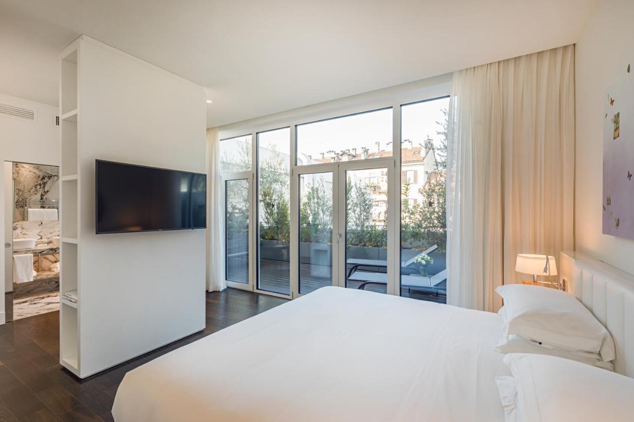 Magna Pars L'Hotel A Parfum, Small Luxury Hotels Of The World Milano Exteriör bild Deluxe room with terrace